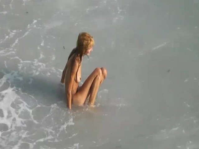 Skinny Nudist Fucked In Beach
