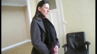 Elle se fait prendre par un ouvrier de chantier !!