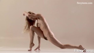 Hairy Teen Mochalkina Shows Outstanding Flexibility - Free Porn ...
