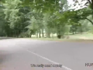 Facet łowiecki potrzebuje gotówki więc dlaczego obcy moe pieprzyć swoją śliczną dziewczynę