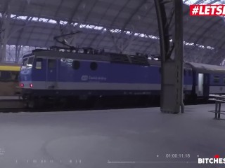 Pozdrawiam busty blondynka znajduje niespodziankę w jej wynajętym mieszkaniu