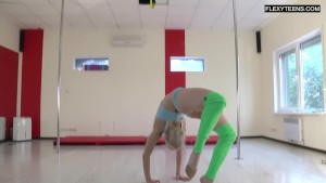 Dora. 18 Y.o Nude Gymnast - Free Porn Videos - YouPorn