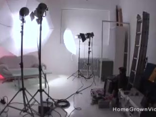 Amatorskie niemieckie cutie gra z jej bezwłosą cipką