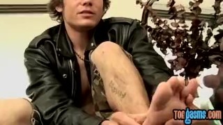 Feet loving dude tugging his dick until a solo climax