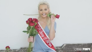 Blonde beauty shows why she deserves her crown by masturbating