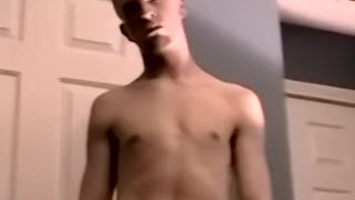 Amateur dude jerking off and blasting a big load out