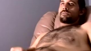 Rugged amateur shows his body off before the jerk off